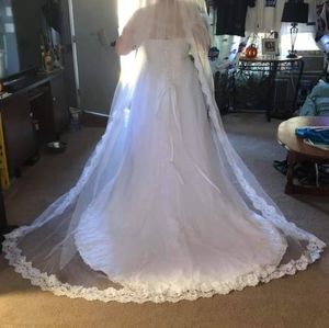 Size 16 Corset back wedding dress. Cathedral Veil